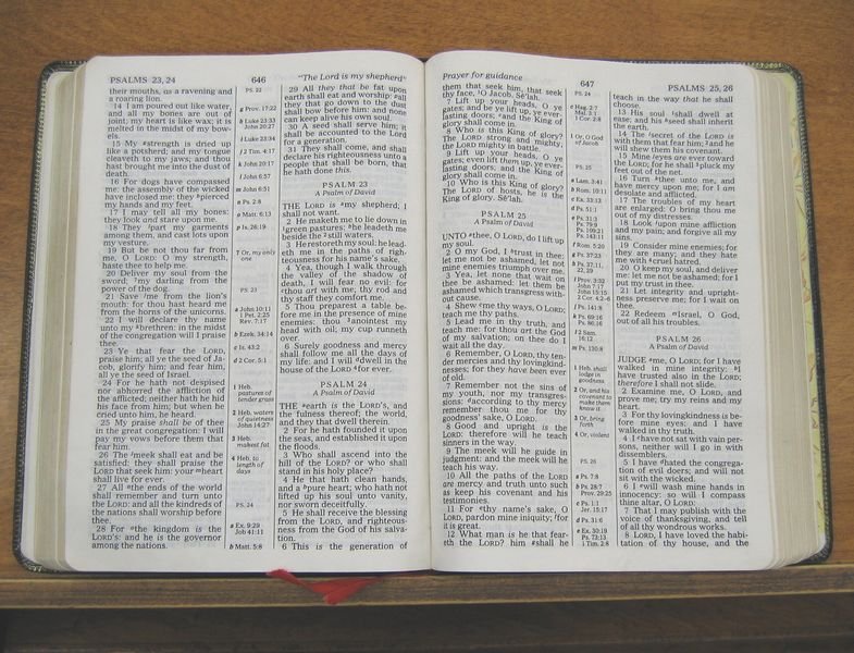 파일:Bible-KJV.jpg